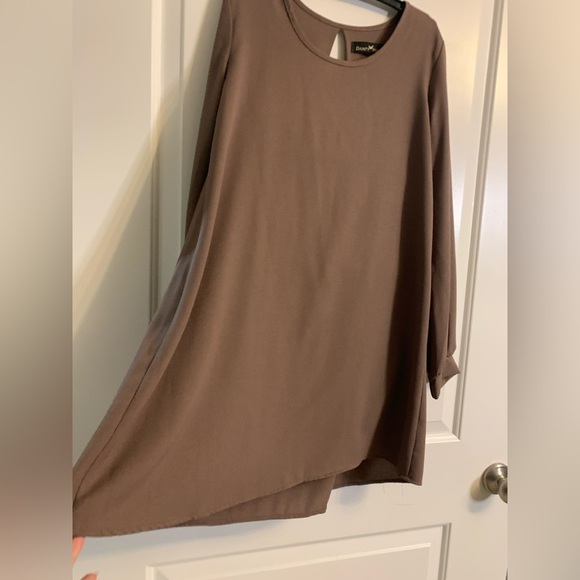 Dainty Hooligan Large/Medium Mocha dress. Long sleeves with eyelet back. - Picture 2 of 4